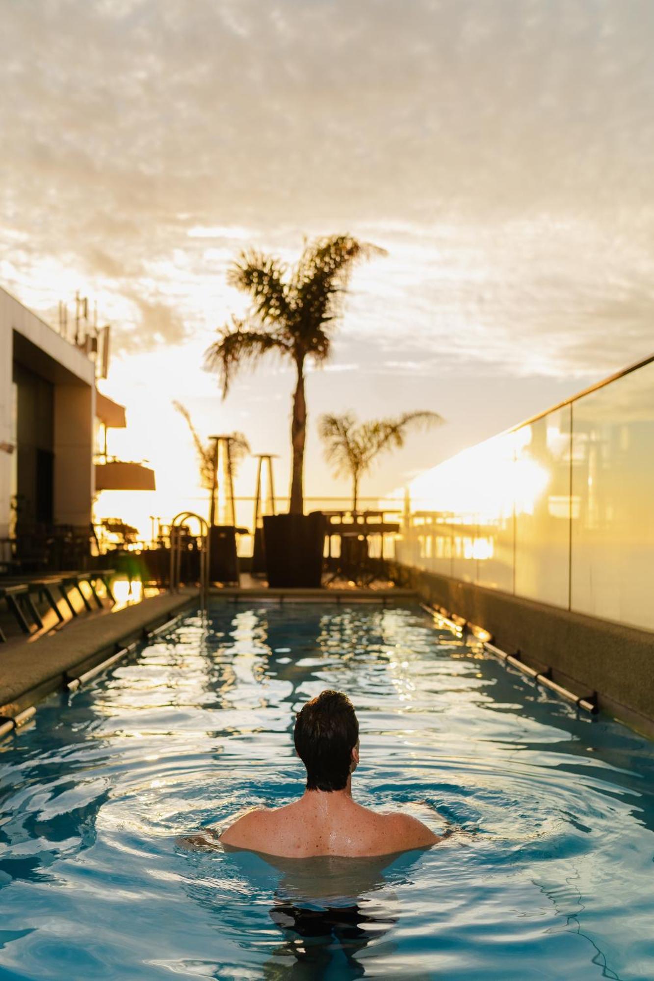 ホテル Pullman Vina Del Mar San Martin エクステリア 写真 The pool at the hotel